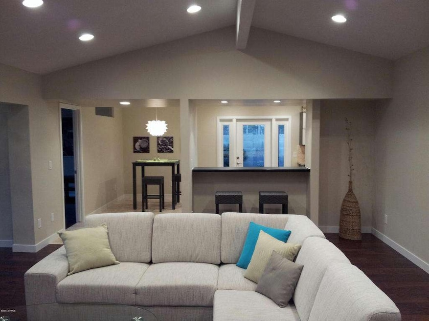 Living Room & Bar