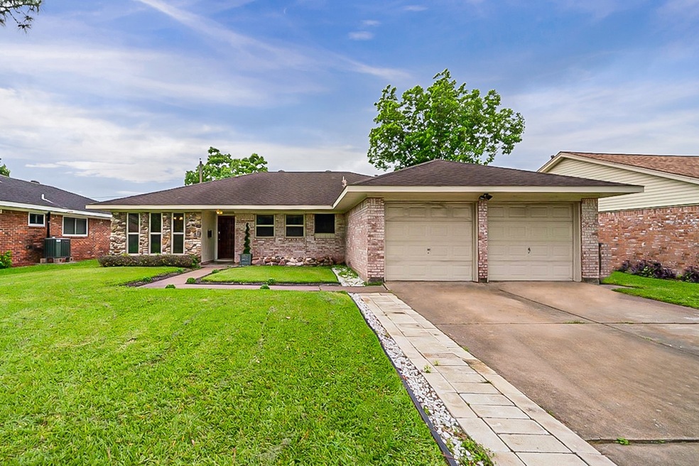 10115 Kirkdale Dr, Houston, TX 77089 - photo 1
