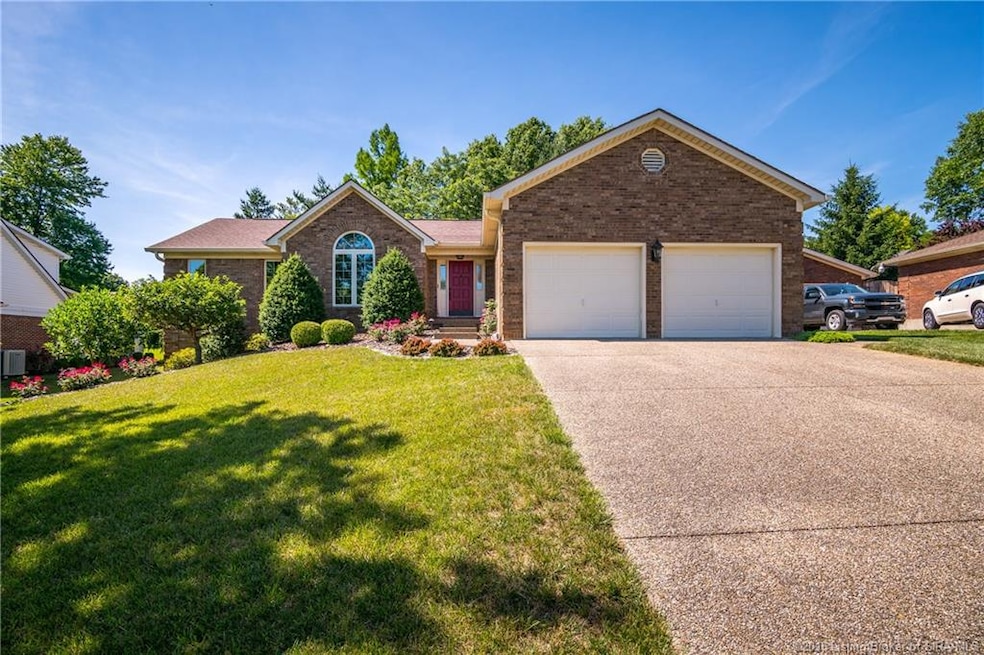 4706 Wolford Dr, Floyds Knobs, IN 47119 - photo 1