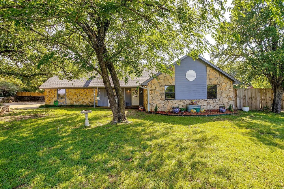 312 Trailwood Dr, Joshua, TX 76058 - photo 1