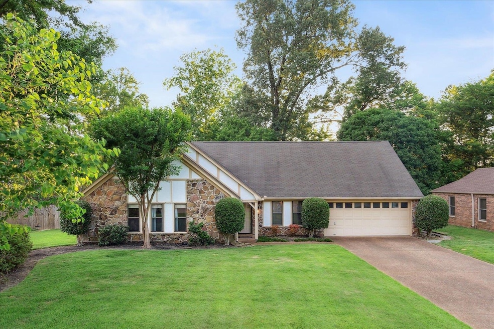 View of front of house featuring a garage and a fr