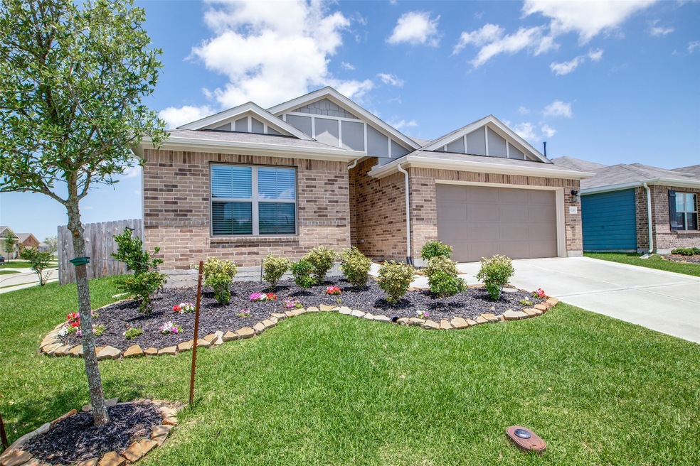 1228 Steed Bluff Dr, Alvin, TX 77511 - photo 1