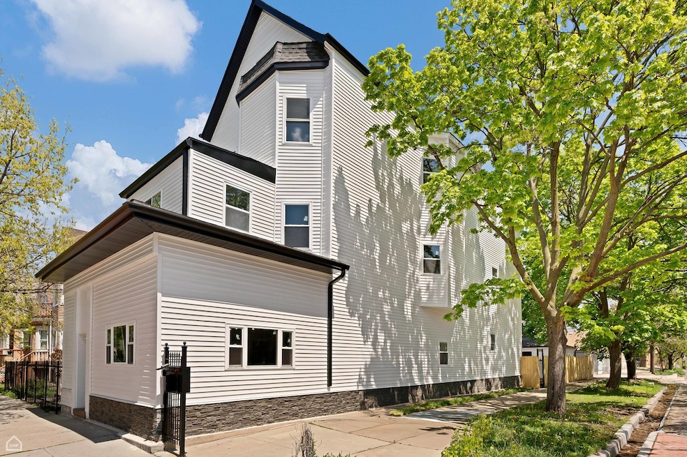 2901 N Sacramento Ave unit 1, Chicago, IL 60618 - photo 1