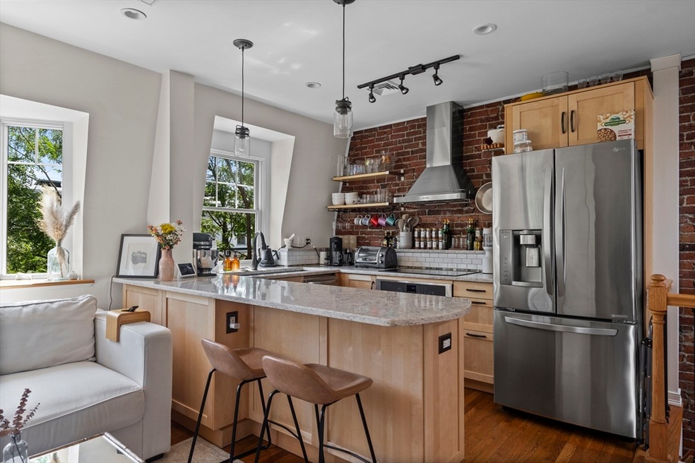 165 I St unit 3, Boston, MA 02127 - photo 1