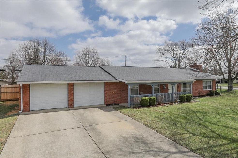 801 Willark Dr, Whiteland, IN 46184 - photo 1