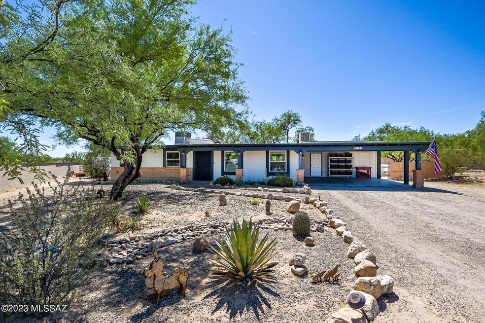 3725 N Tres Lomas-2
