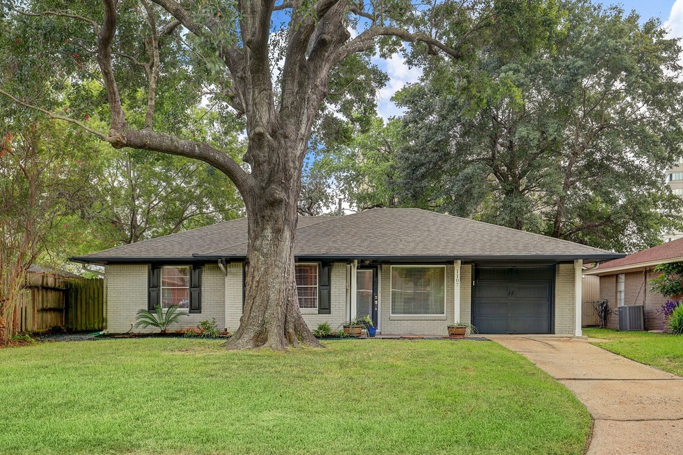 1107 W 30th St, Houston, TX 77018 - photo 1