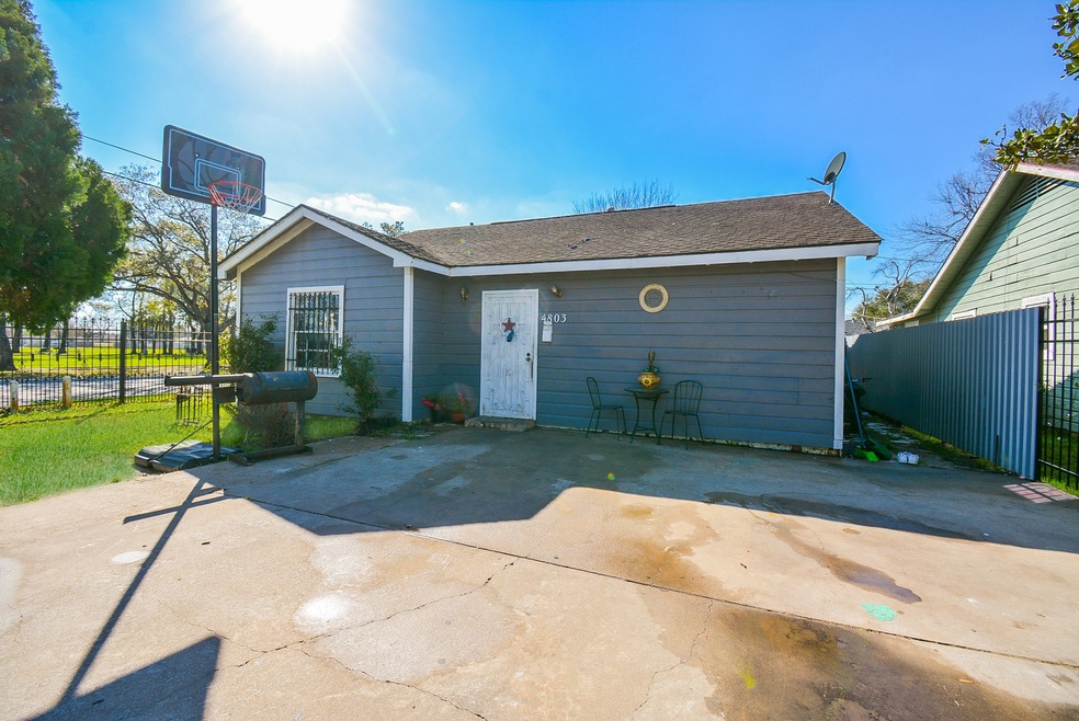 4803 Robertson St, Houston, TX 77009 - photo 1