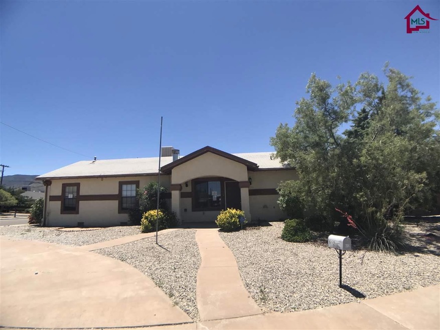 912 Santa Cruz Dr, Alamogordo, NM 88310 - photo 1
