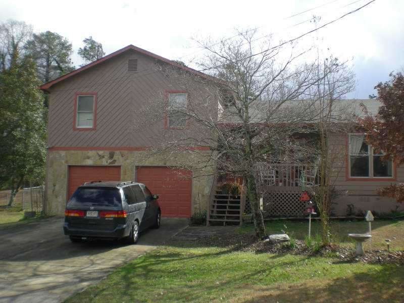 Exterior Front. Recent exterior paint looks GREAT!