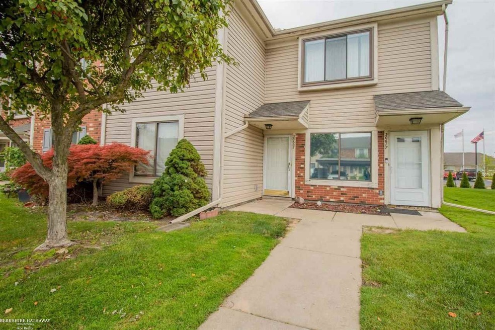 30607 Hidden Pines Ln, Roseville, MI 48066 - photo 1