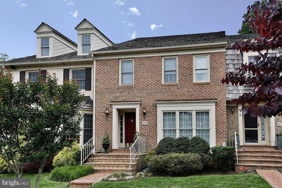 10774 Brewer House Rd, Rockville, MD 20852 - photo 1