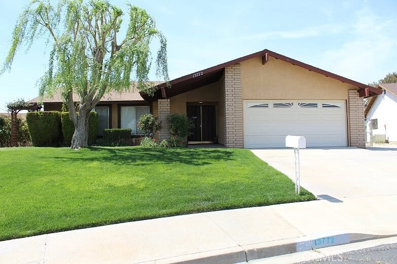 13772 Woodbine Dr, Victorville, CA 92395 - photo 1