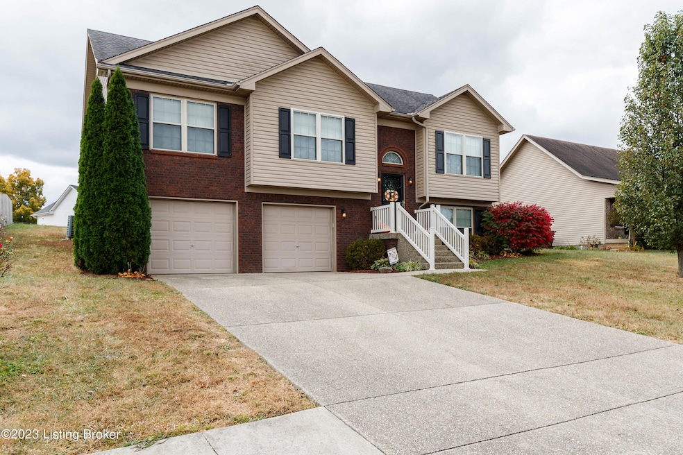 211 Crystal View Ct, Mount Washington, KY 40047 - photo 1