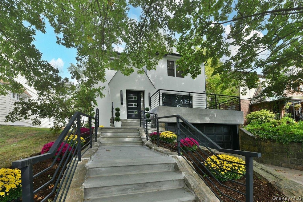 Pending $1,588,000 • Co-Listing Agent