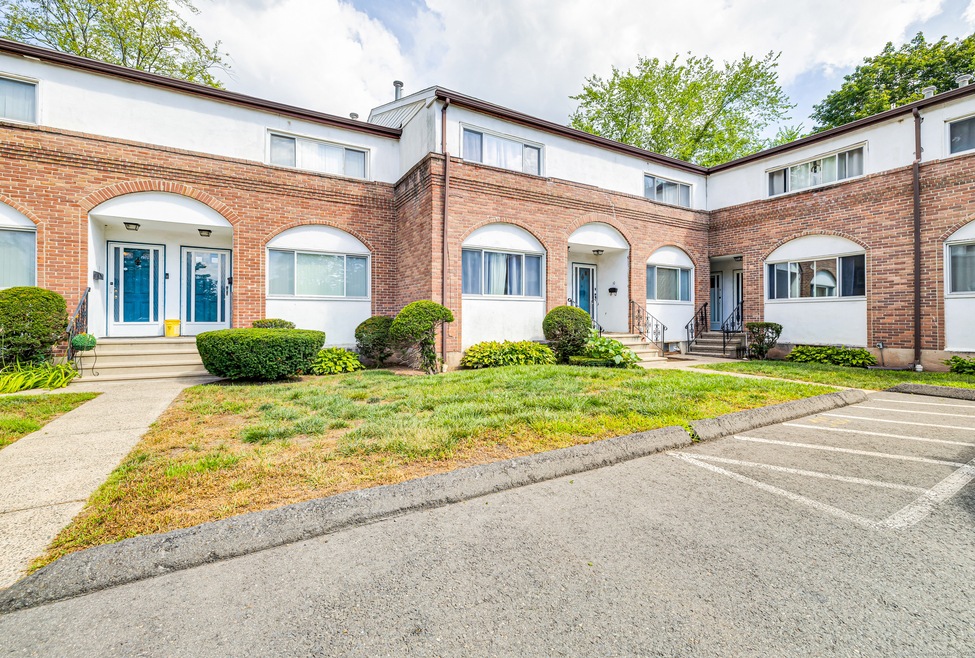 506 King St unit 11, Bristol, CT 06010 - photo 1