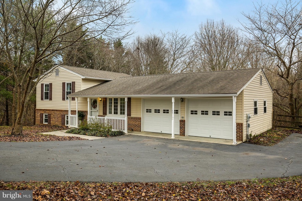 10973 Horseshoe Dr, Frederick, MD 21701 - photo 1