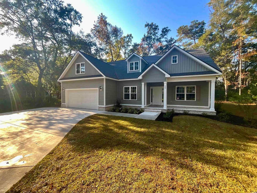 Craftsman inspired home with a front lawn, covered