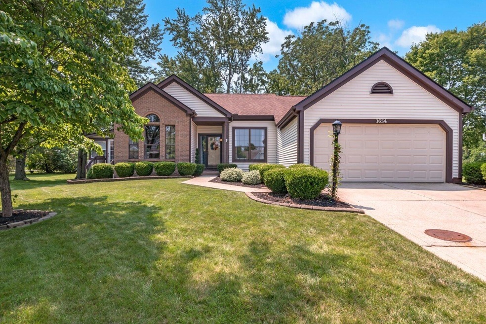 1654 Preston Woods Ct, Columbus, OH 43235 - photo 1