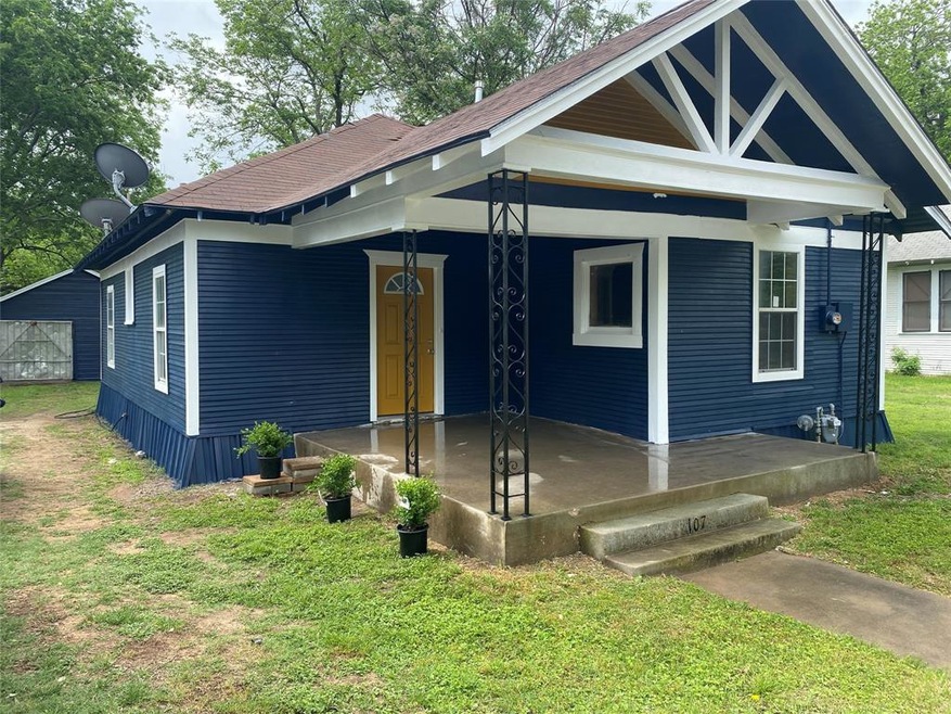 107 W Willingham St, Cleburne, TX 76033 - photo 1