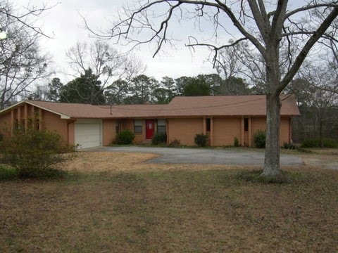 136 Francis St, Barnesville, GA 30204 - photo 1