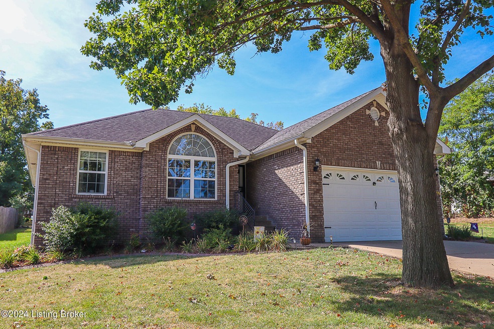 5916 E Manslick Rd, Louisville, KY 40219 - photo 1