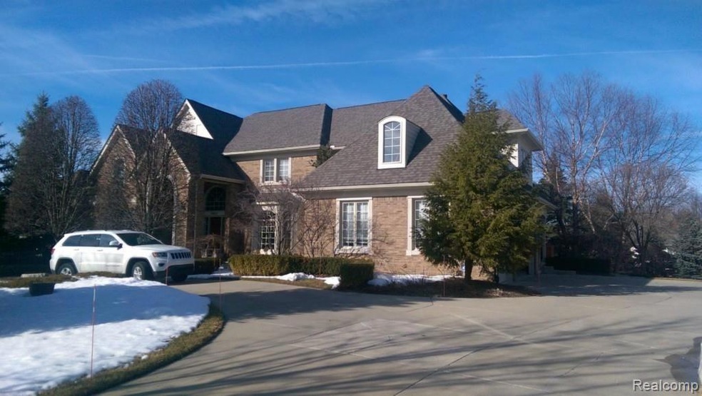 3402 Vineyard Hill Dr, Rochester, MI 48306 - photo 1