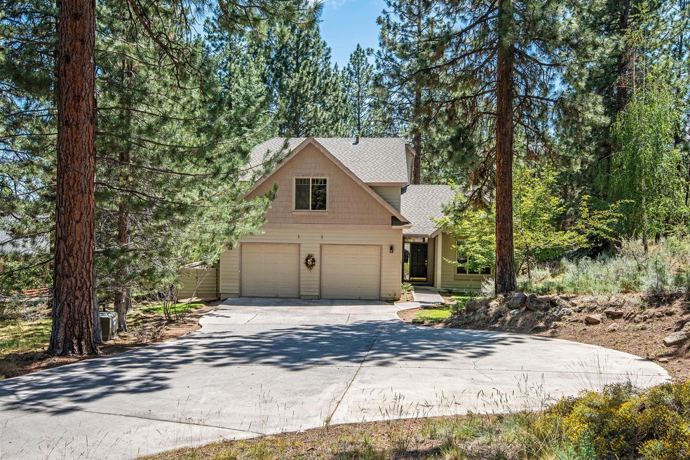 1197 NW Elliot Ct Bend OR-large-001-002-
