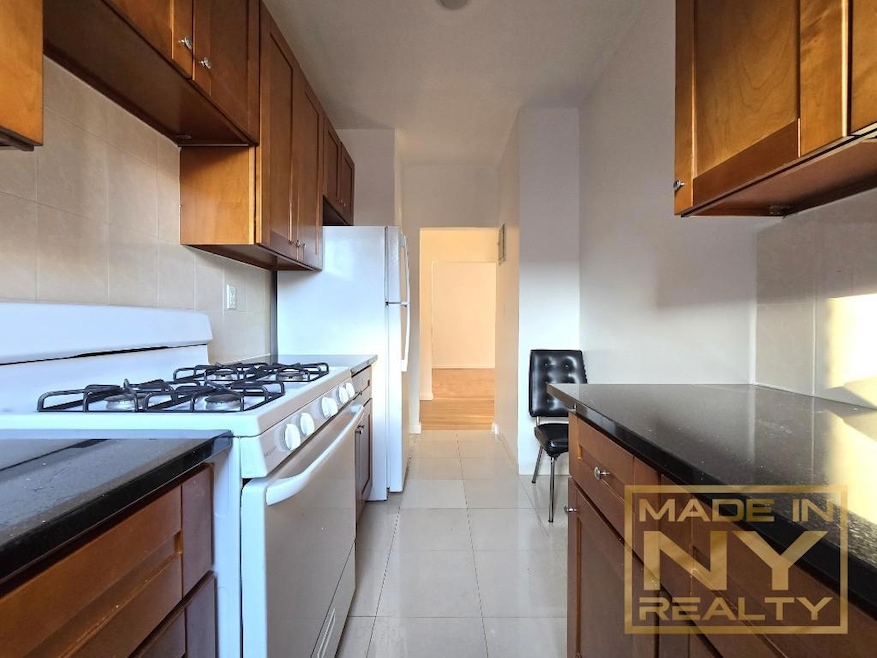 62-64 Saunders St unit 3S, Rego Park, NY 11374 - photo 1