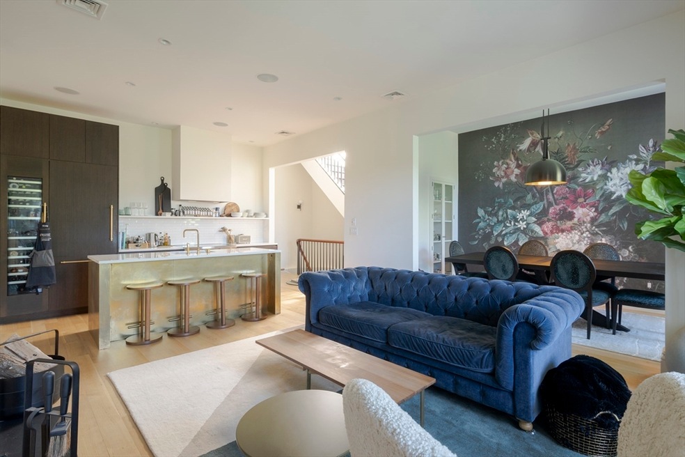 537 Massachusetts Ave unit 4, Boston, MA 02118 - photo 1