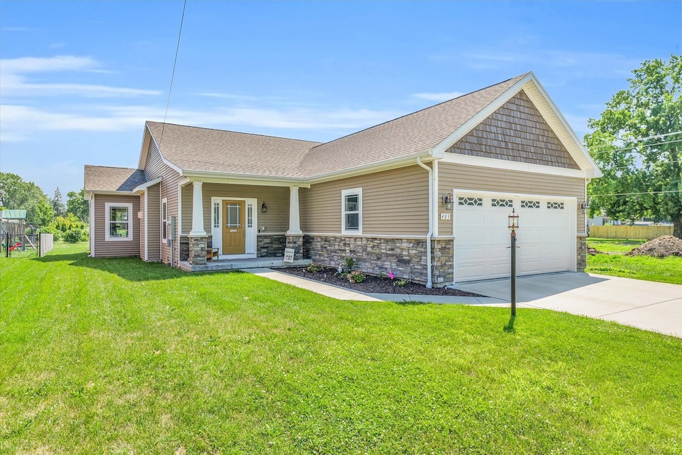 403 E Overton St, Tuscola, IL 61953 - photo 1