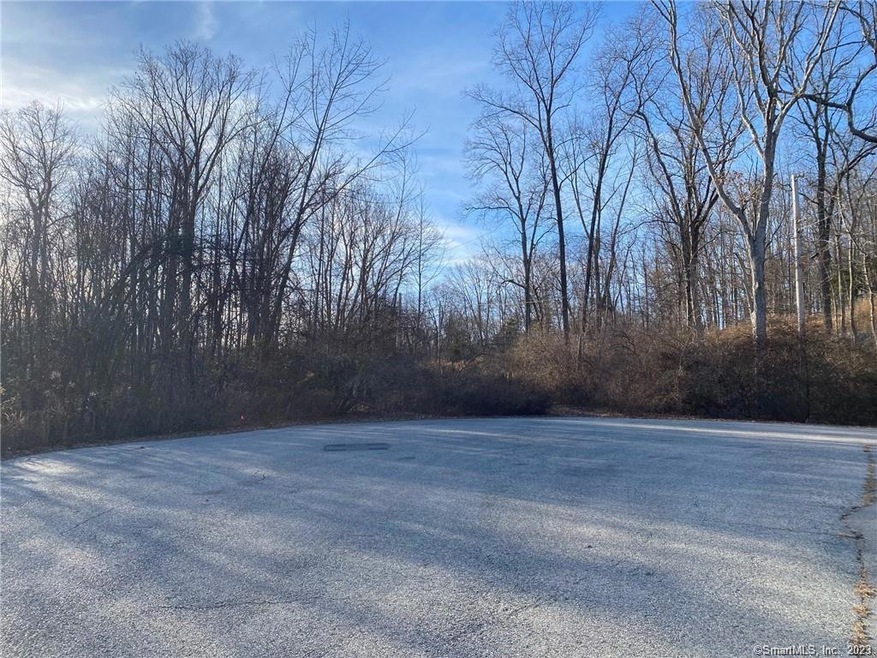 18 Sabrinas Ct, Norwich, CT 06360 - photo 1