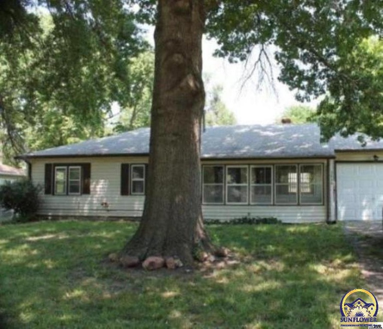 3636 SW Clare Ave, Topeka, KS 66611 - photo 1