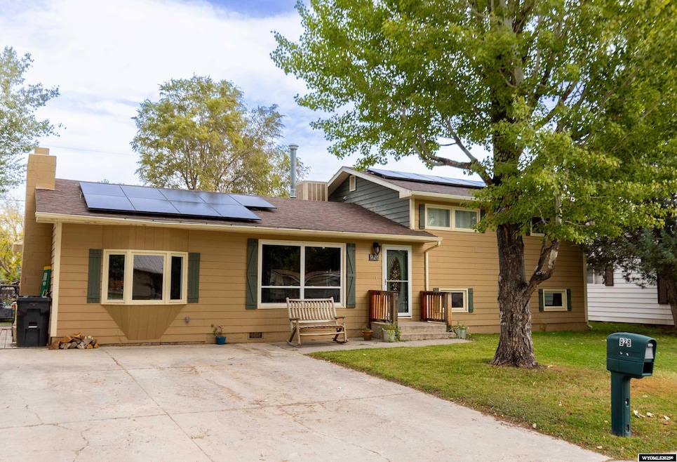 926 Hobson St, Lander, WY 82520 - photo 1