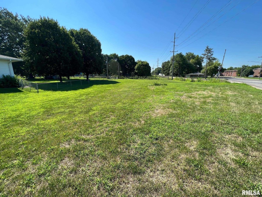 1199 N Ottawa St, Lincoln, IL 62656 - photo 1