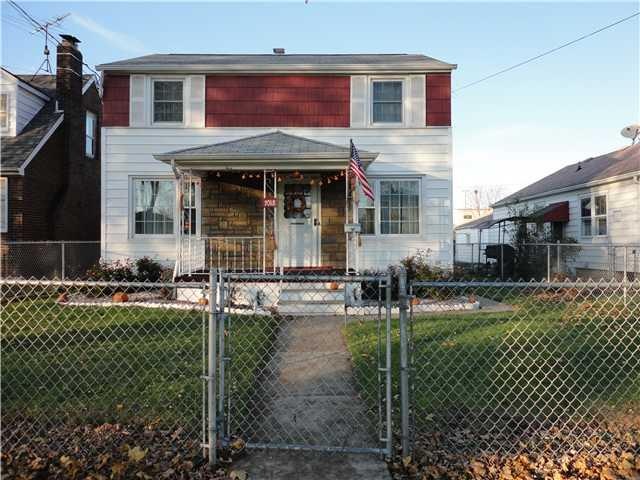 Exterior Front Move in home with first floor laund