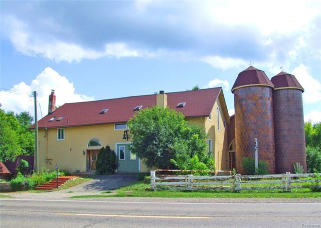 Exquisite Barn House with all New roofs!