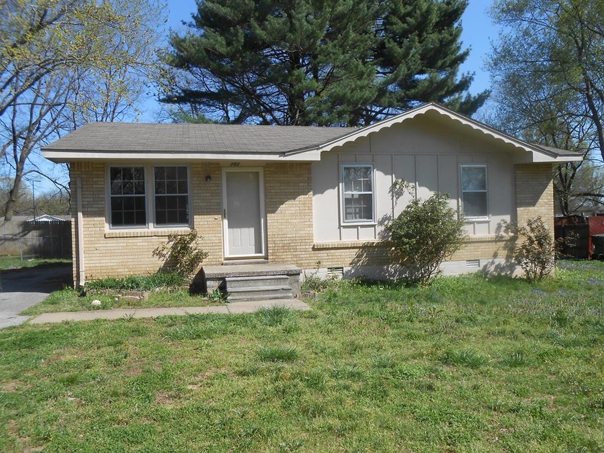 707 Hawthorne St, Hopkinsville, KY 42240 - photo 1