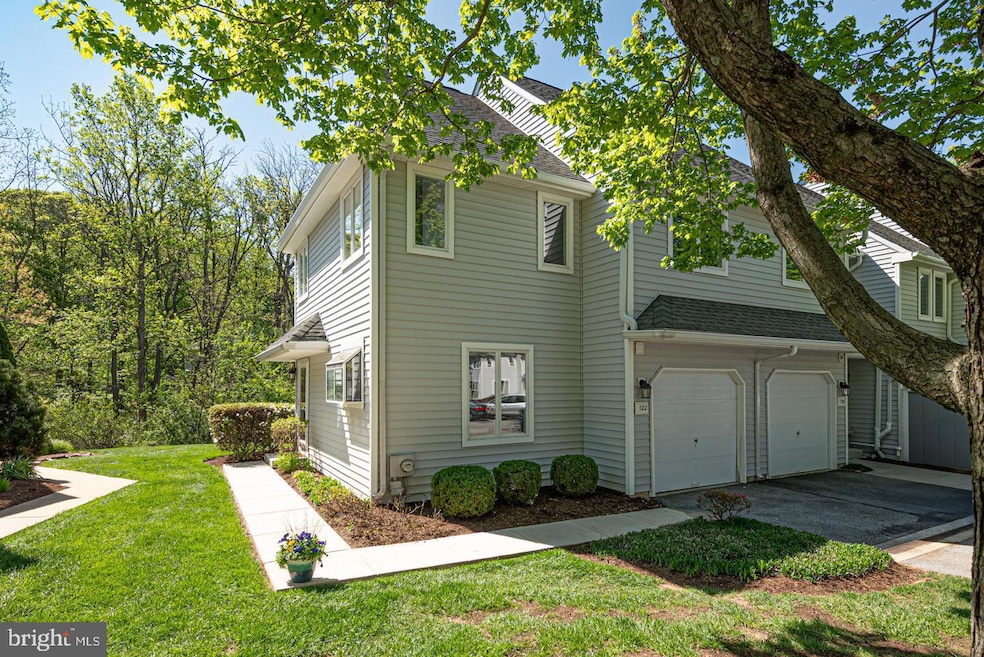 122 W Thomas Ct, Kennett Square, PA 19348 - photo 1