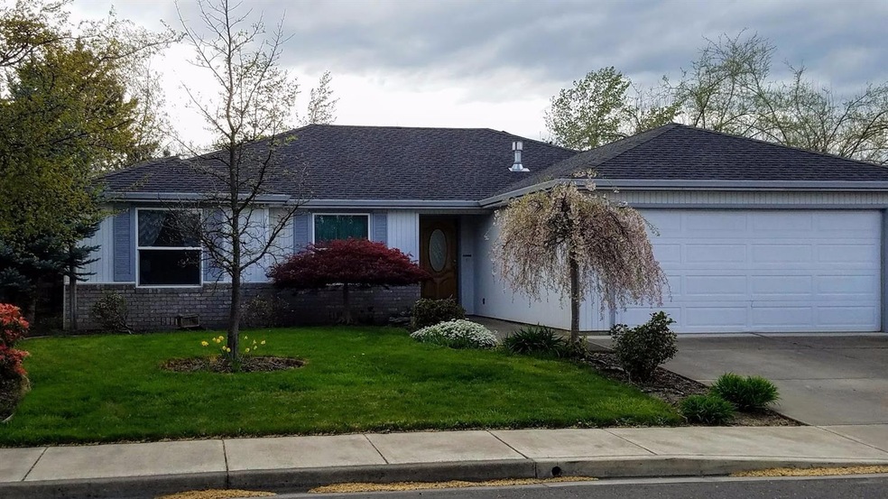 1335 Circlewood Dr, Central Point, OR 97502 - photo 1