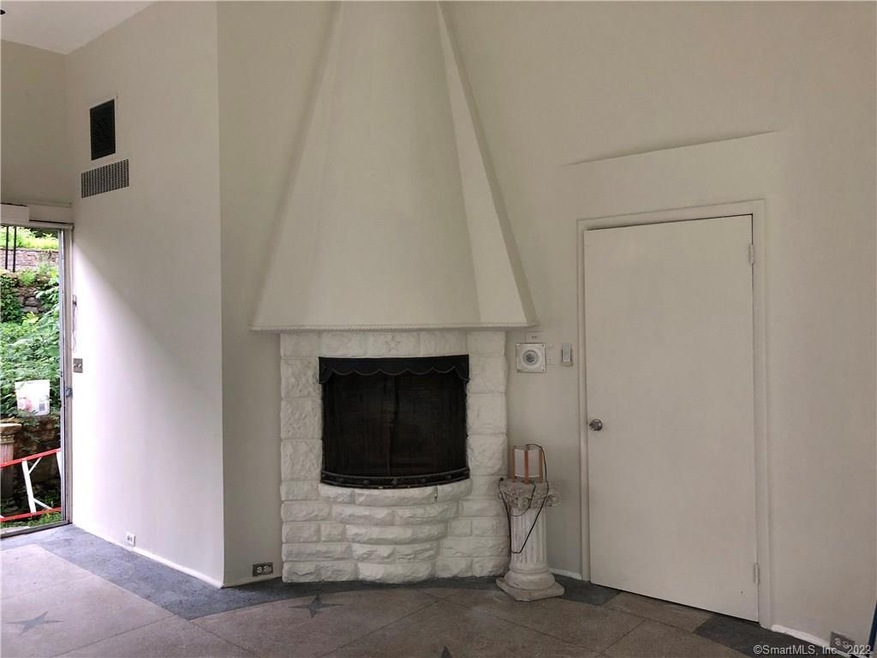 109 Webbs Hill Rd unit cottage, Stamford, CT 06903 - photo 1