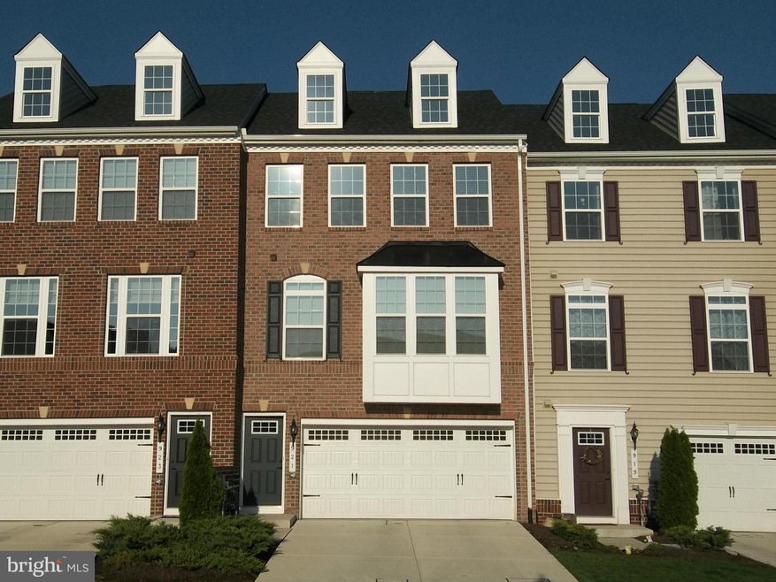 921 Magnolia Blossom Ct, Sykesville, MD 21784 - photo 1