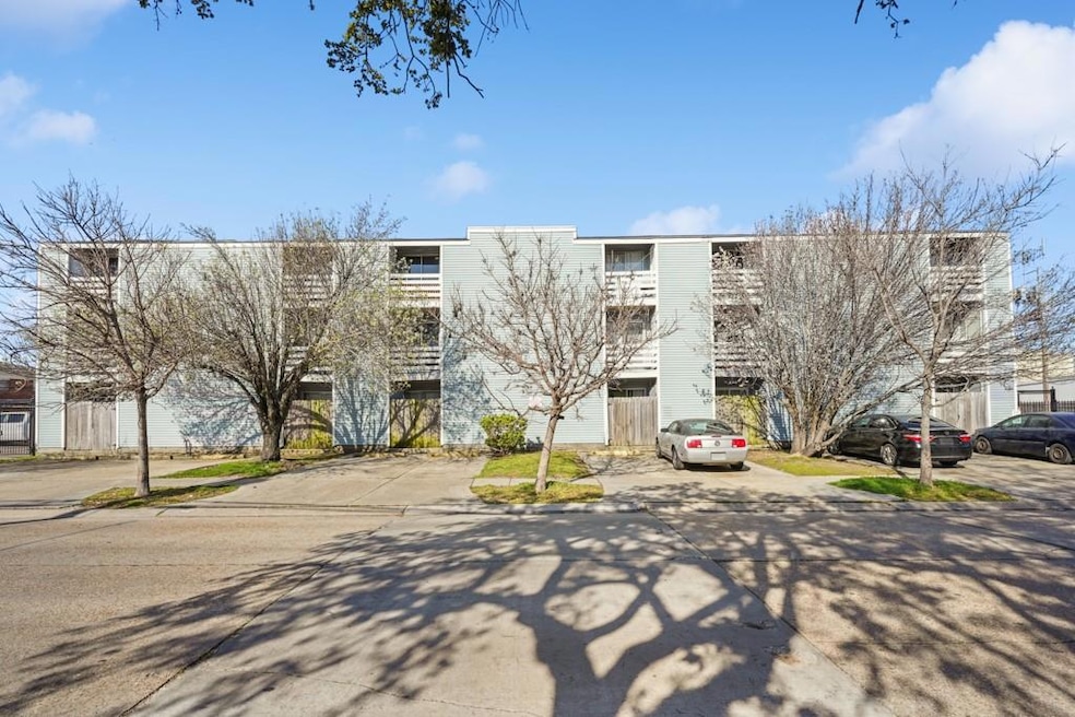 Welcome to Cimarron Court Condominiums