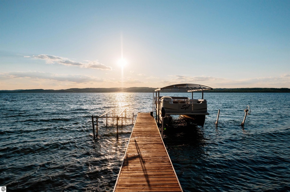 8978 S Sunnyview Rd unit 4, Traverse City, MI 49684 - photo 1