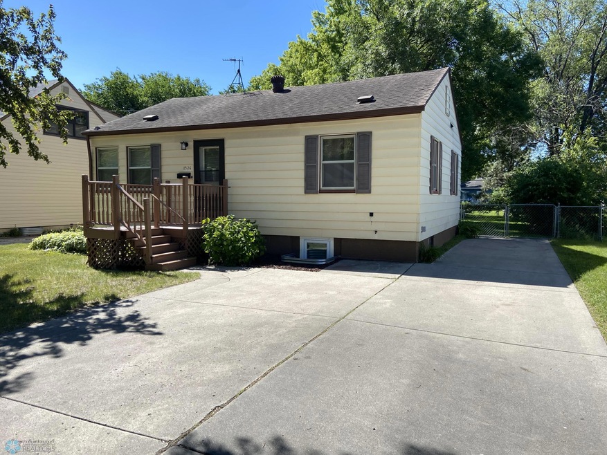 1526 8th Ave S, Fargo, ND 58103 - photo 1