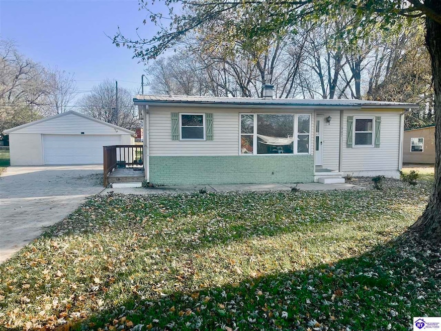 302 Glenwood Dr, Vine Grove, KY 40175 - photo 1