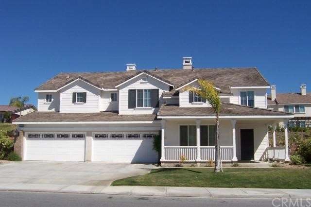 BEAUTIFUL HOME WITH 5 BEDROOMS, 4.5 BATHROOMS, OFF