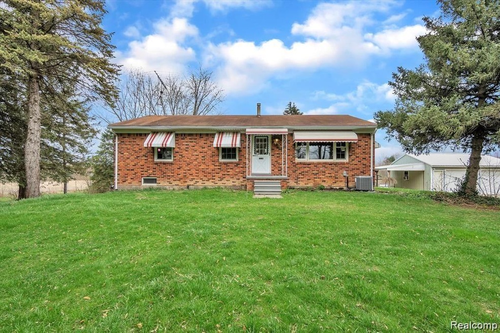 03-1050-N-Gregory-Rd-WindowStill-Real-Estate-Photo