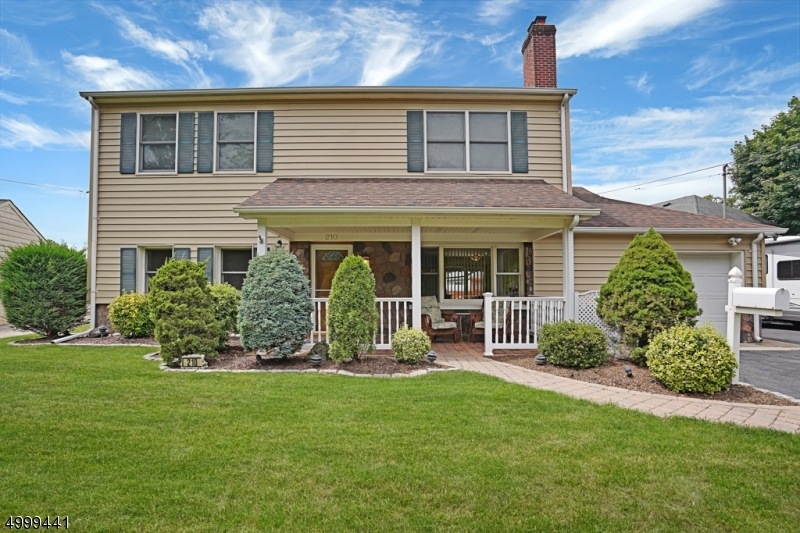 210 Oak Dr, Middlesex, NJ 08846 - photo 1