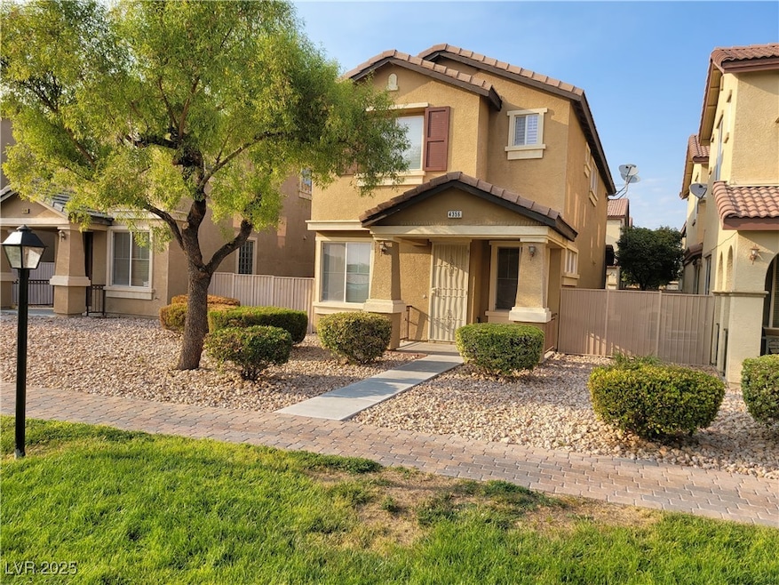 View of front of property featuring a fenced front